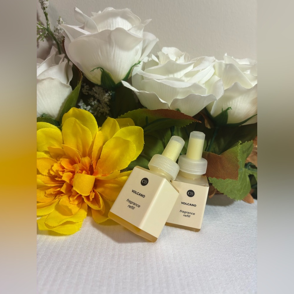 Capri Blue Pura Smart Home Plug-in Diffuser Refills – Holiday Volcano(Pack of 2) - Picture 5 of 6